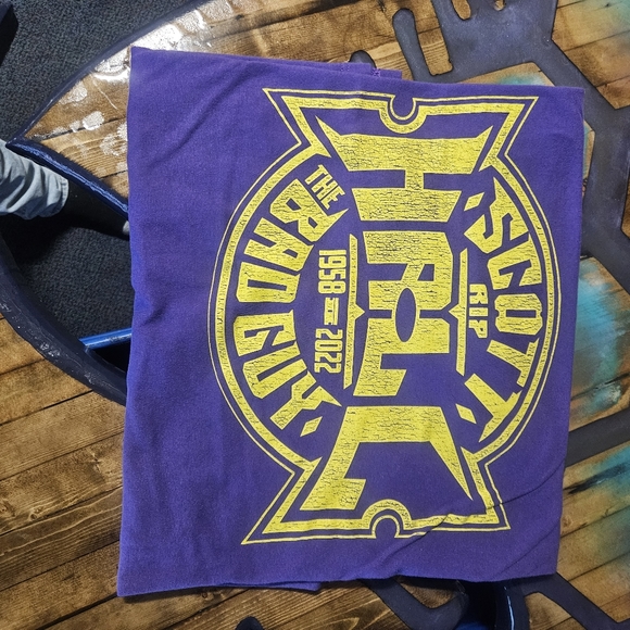 2FOR$40 Scott hall memorial tee - Picture 2 of 6